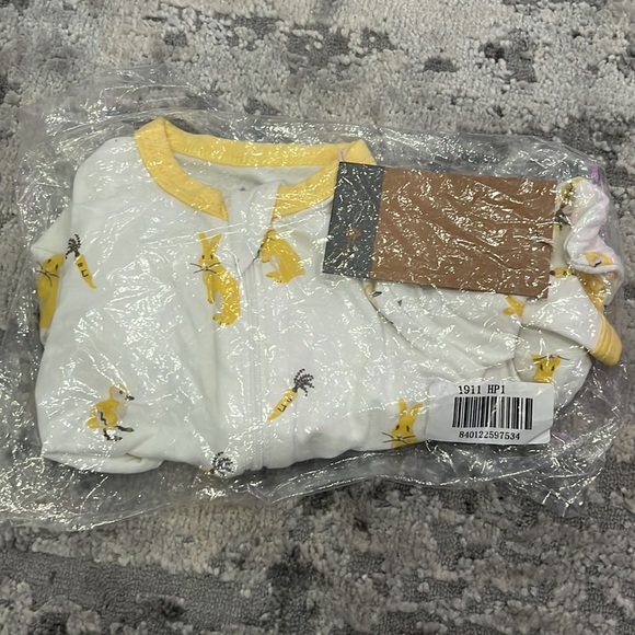 Multiple available KyteBaby HOP print (retired) 0-3M Footie - Picture 3 of 4